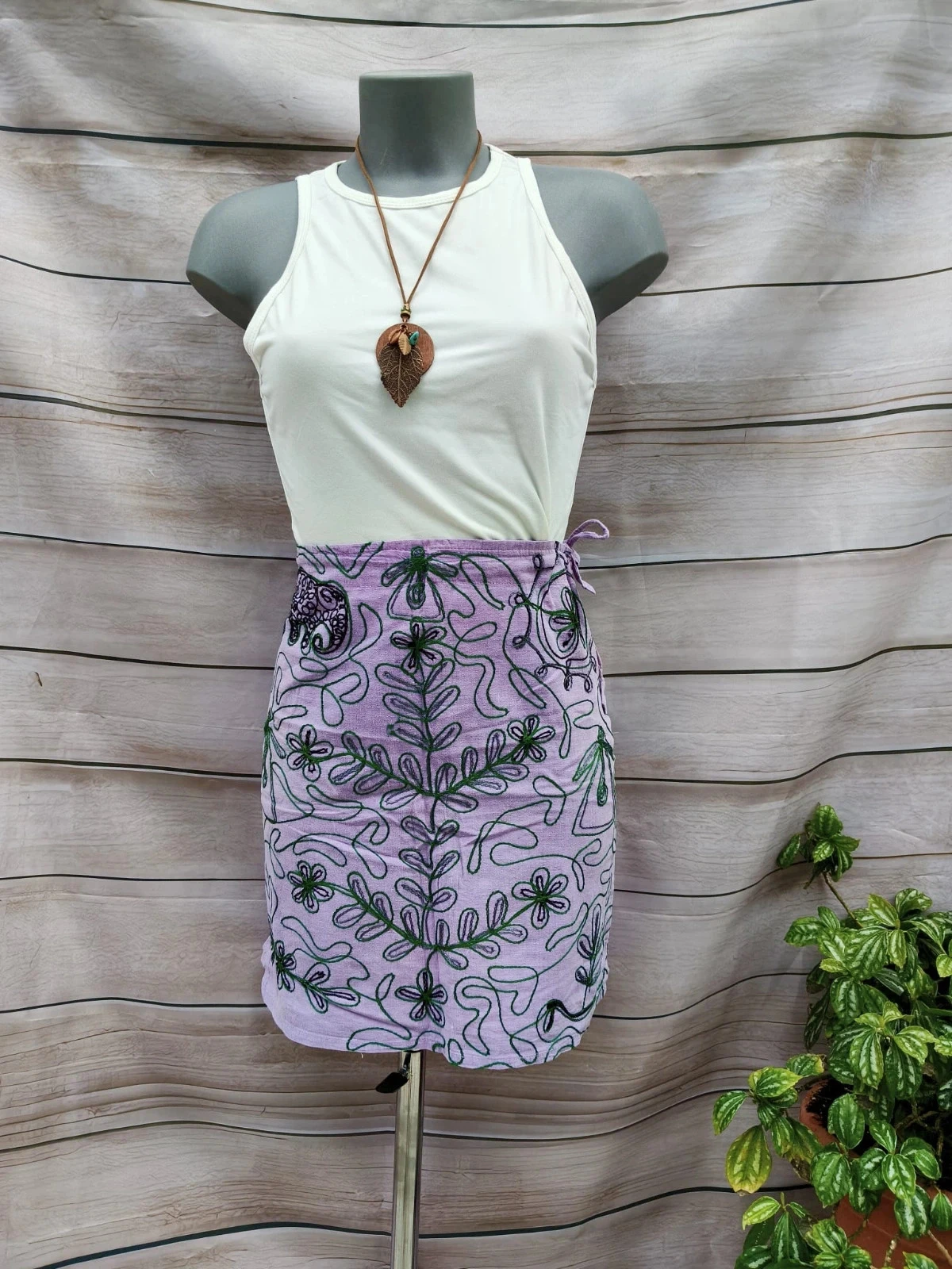 Falda pareo bordada lila – Talla M – 100% algodón – Hecha en Nepal 💜